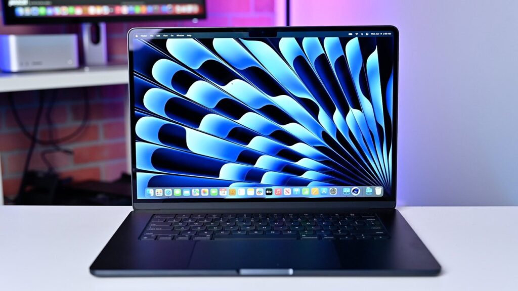 Apple fixes macOS flaw that let attackers bypass system protections