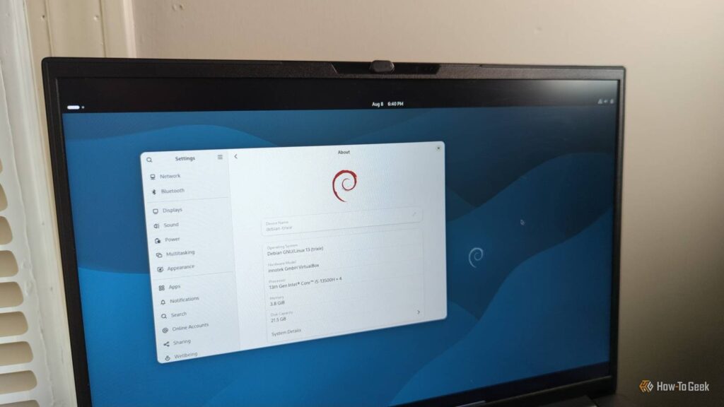How I built my own minimal Linux using Debian